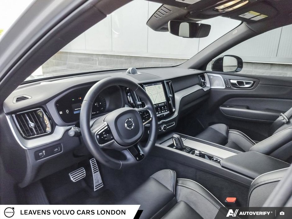 2022 Volvo XC60 R-DESIGN-12
