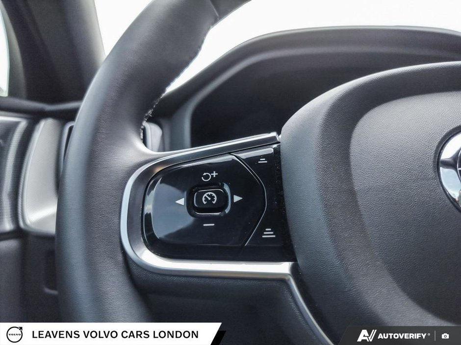 2022 Volvo XC60 R-DESIGN-29