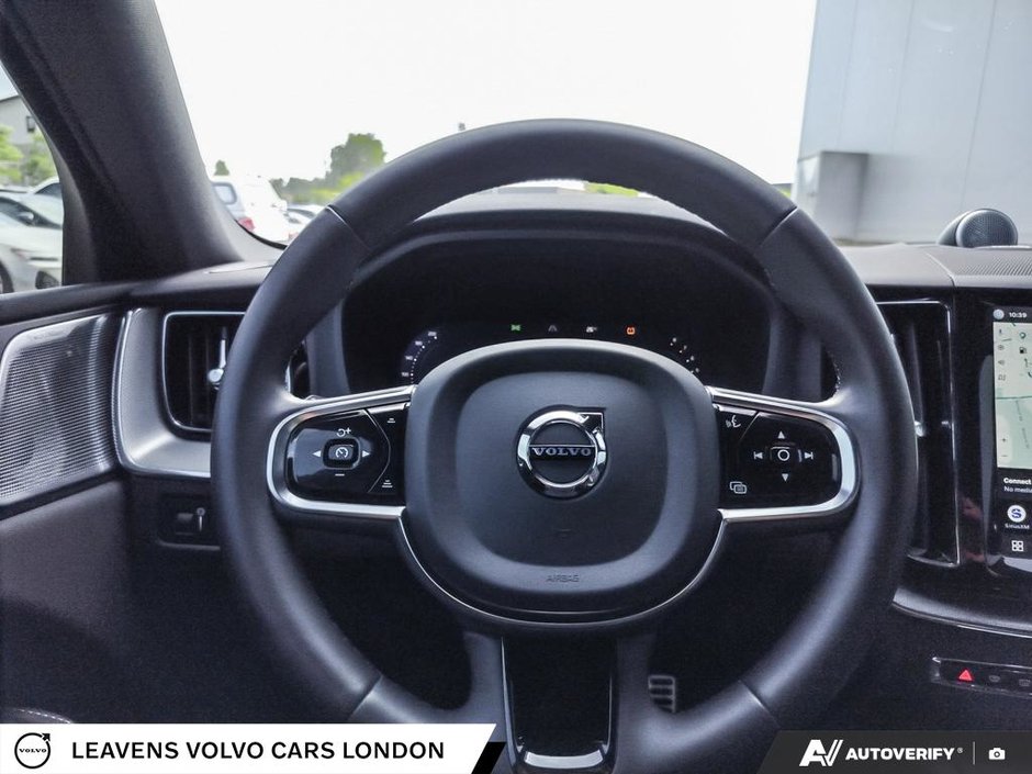 2022 Volvo XC60 R-DESIGN-13