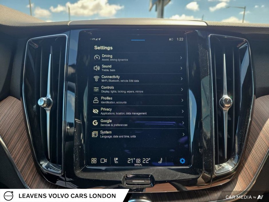 2023 Volvo XC60 PLUS DARK THEME-26
