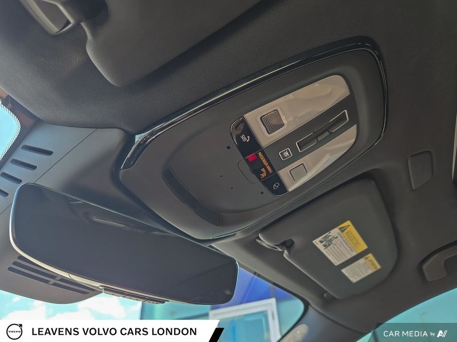 2023 Volvo XC60 PLUS DARK THEME-19