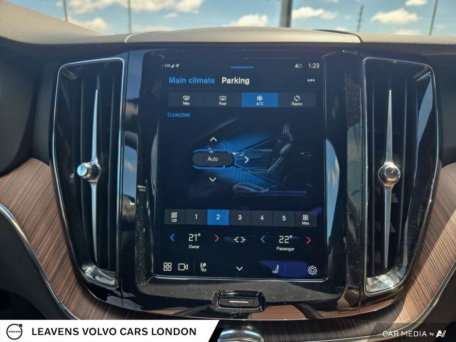 2023 Volvo XC60 PLUS DARK THEME-28