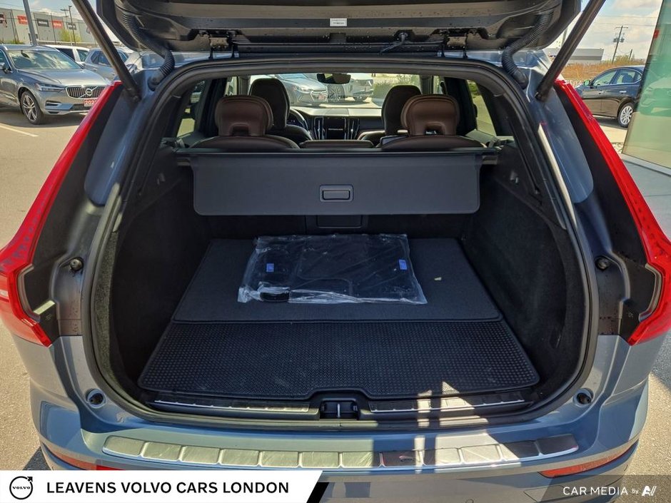 2023 Volvo XC60 PLUS DARK THEME-10