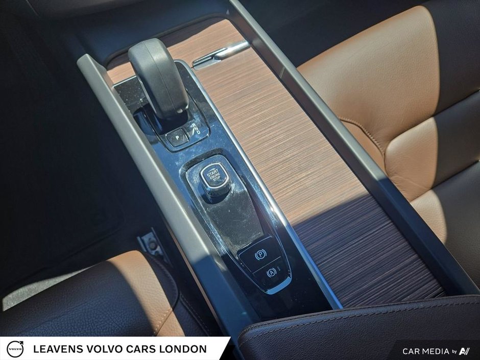 2023 Volvo XC60 PLUS DARK THEME-16