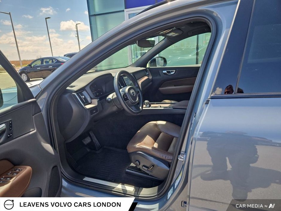 2023 Volvo XC60 PLUS DARK THEME-24