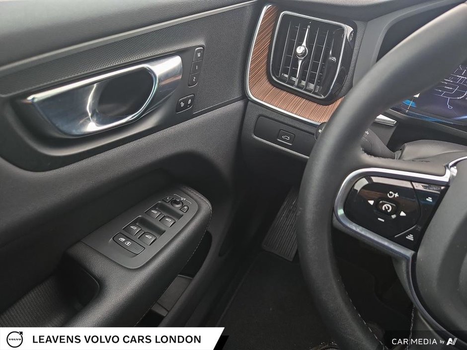 2023 Volvo XC60 PLUS DARK THEME-16