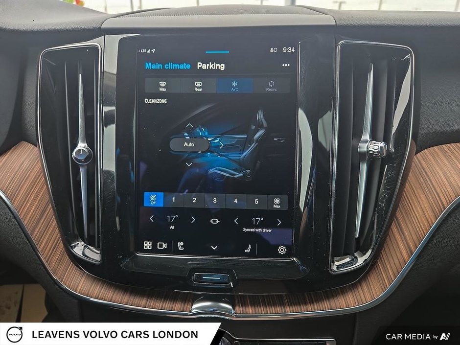 2023 Volvo XC60 PLUS DARK THEME-29