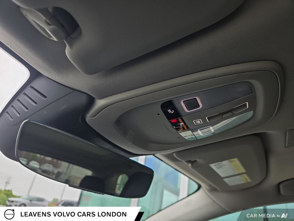 2023 Volvo XC60 PLUS DARK THEME-20