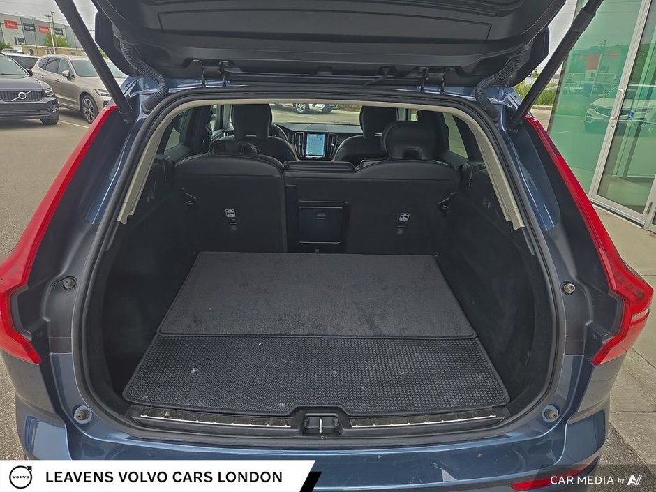 2023 Volvo XC60 PLUS DARK THEME-11