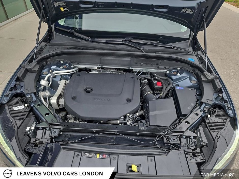 2023 Volvo XC60 PLUS DARK THEME-9