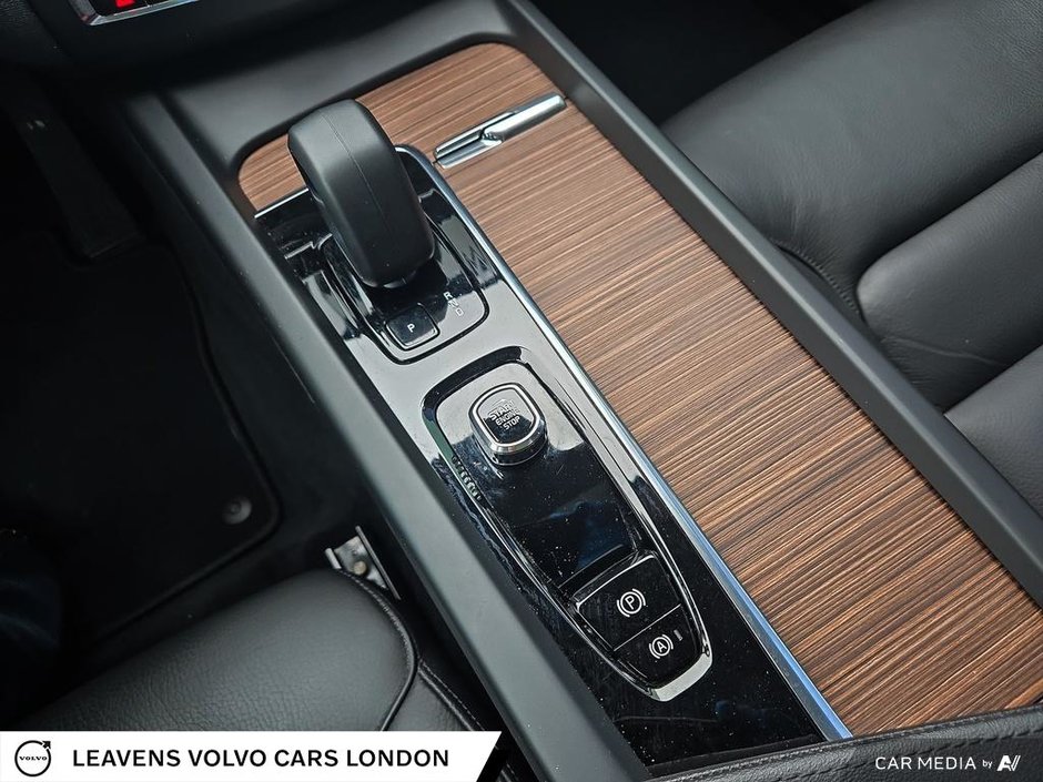 2023 Volvo XC60 PLUS DARK THEME-17