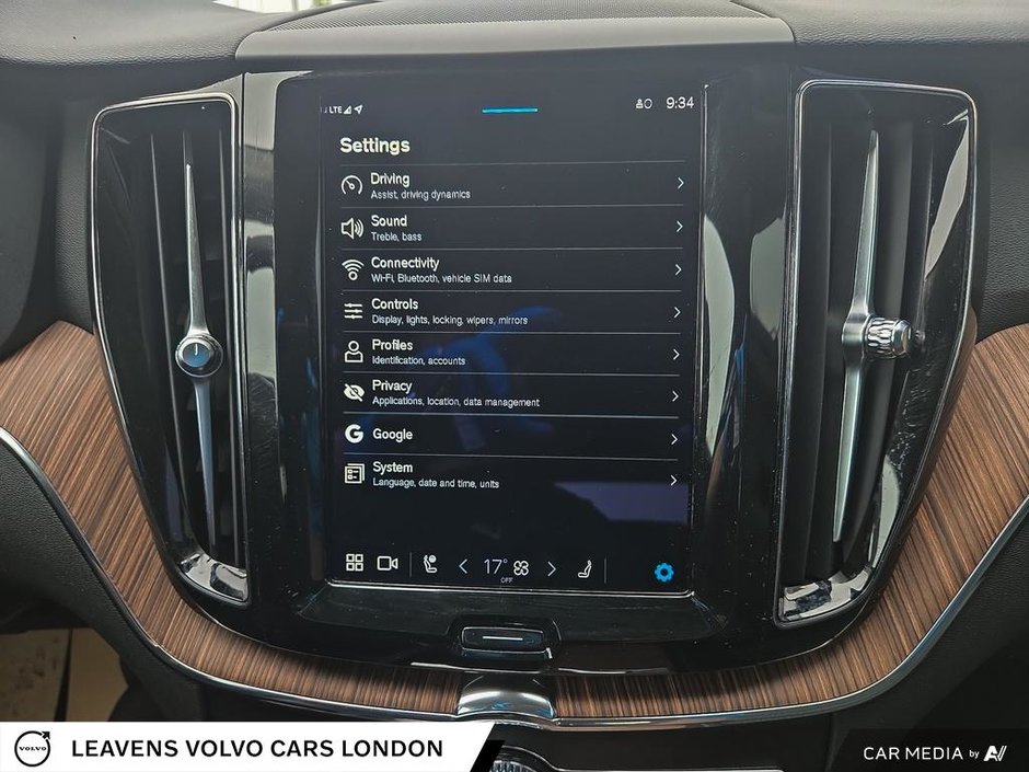 2023 Volvo XC60 PLUS DARK THEME-27