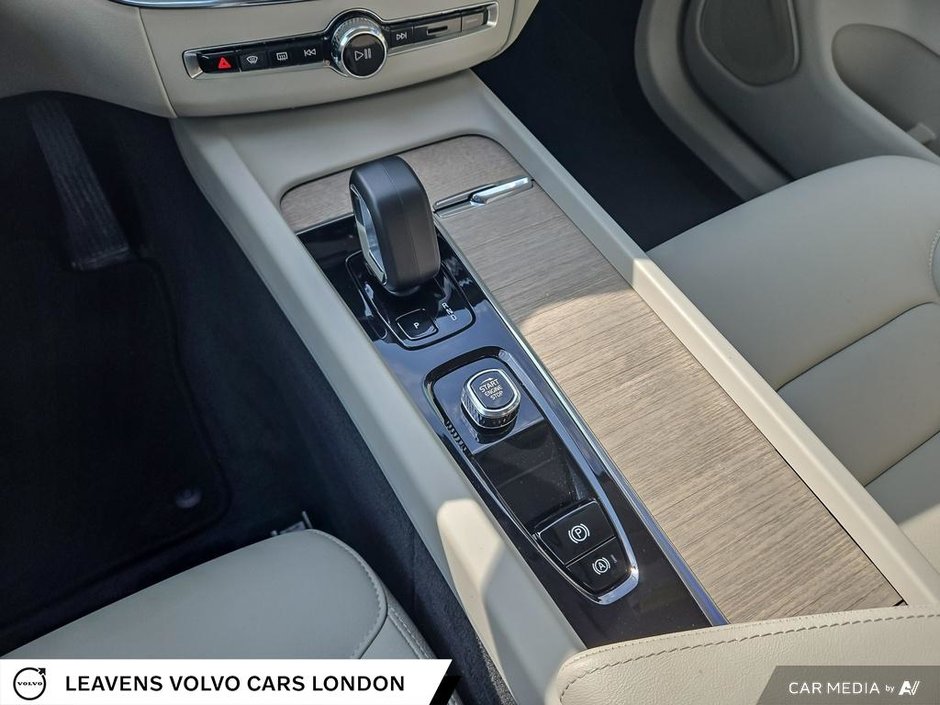 2023 Volvo XC60 PLUS BRIGHT THEME-17