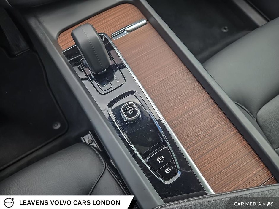 2024 Volvo XC60 PLUS DARK THEME-17