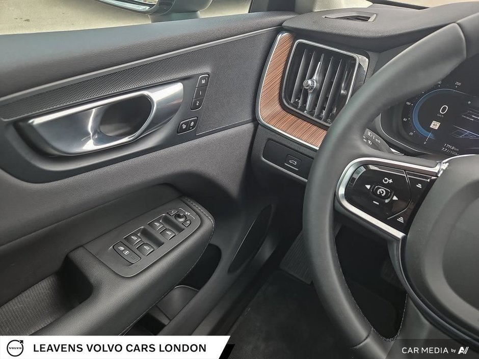 2024 Volvo XC60 PLUS DARK THEME-16