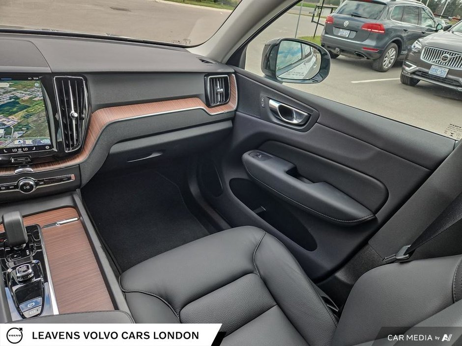 2024 Volvo XC60 PLUS DARK THEME-24