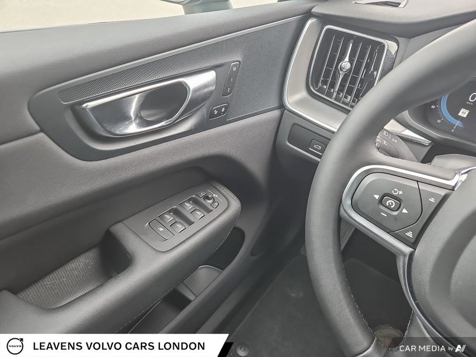 2024 Volvo XC60 CORE DARK THEME-16