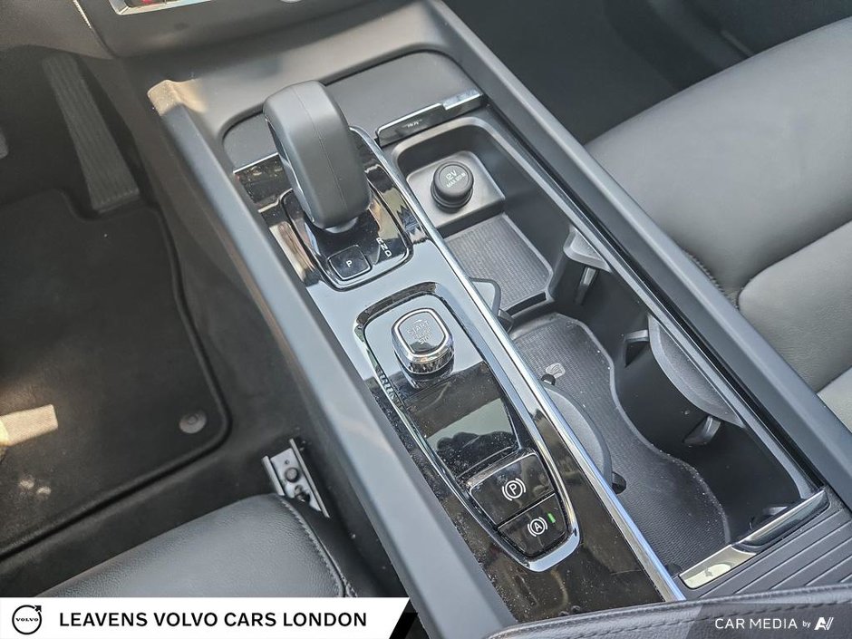 2024 Volvo XC60 CORE DARK THEME-17