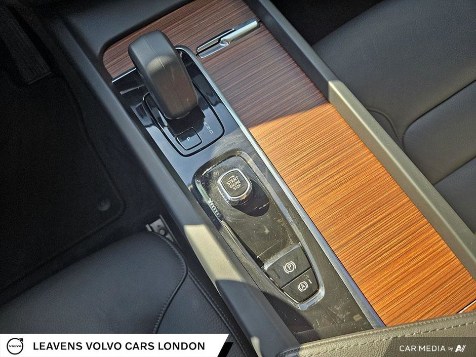 2024 Volvo XC60 PLUS DARK THEME-17