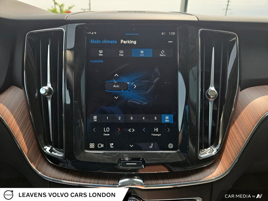 2024 Volvo XC60 PLUS DARK THEME-23