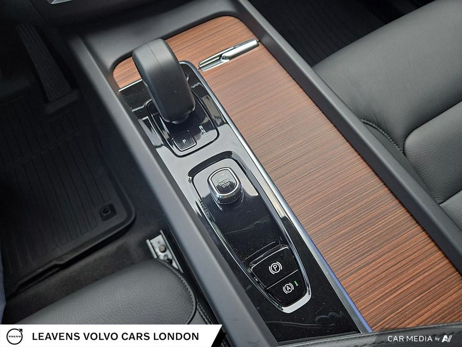2024 Volvo XC60 PLUS DARK THEME-24