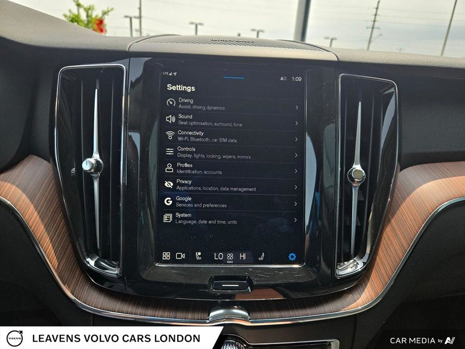 2024 Volvo XC60 PLUS DARK THEME-21