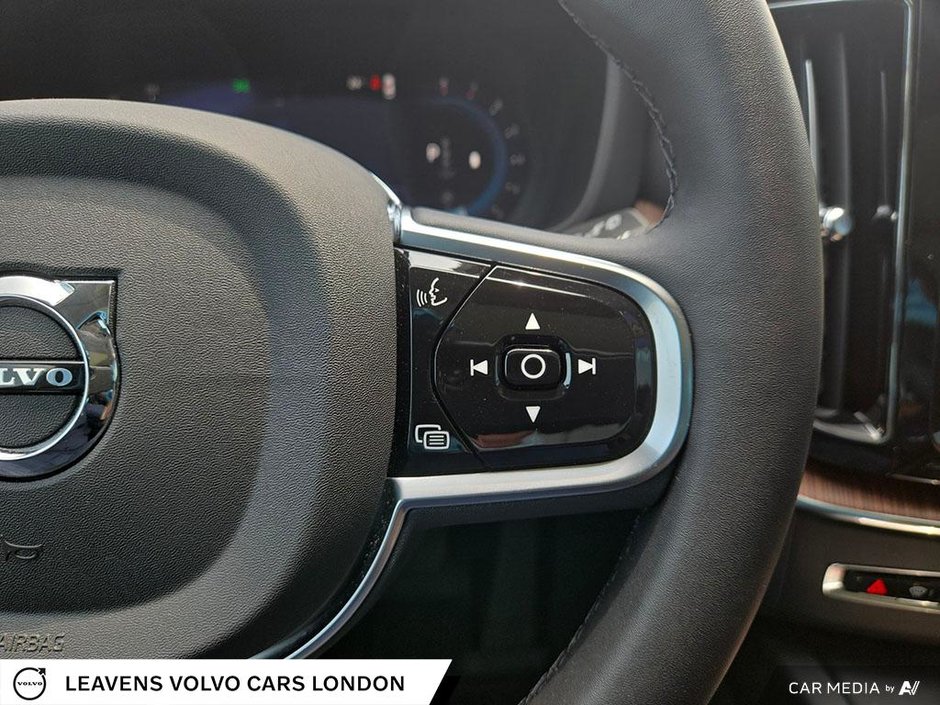 2024 Volvo XC60 PLUS DARK THEME-17