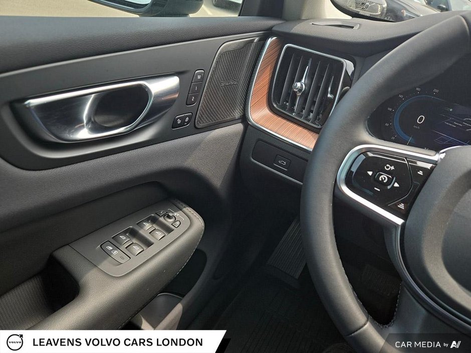 2024 Volvo XC60 PLUS DARK THEME-14