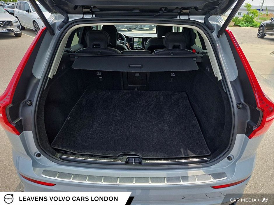 2024 Volvo XC60 PLUS DARK THEME-11