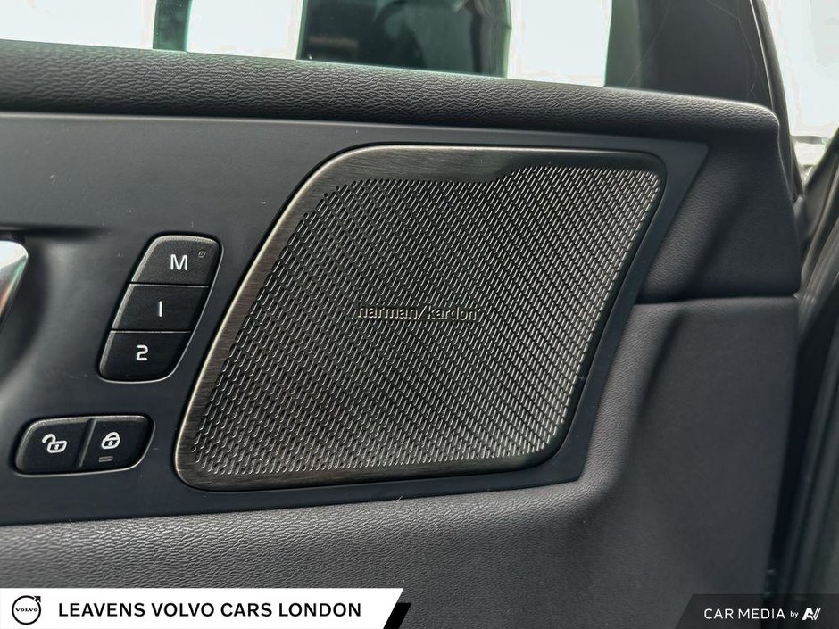 2024 Volvo XC60 PLUS DARK THEME-27