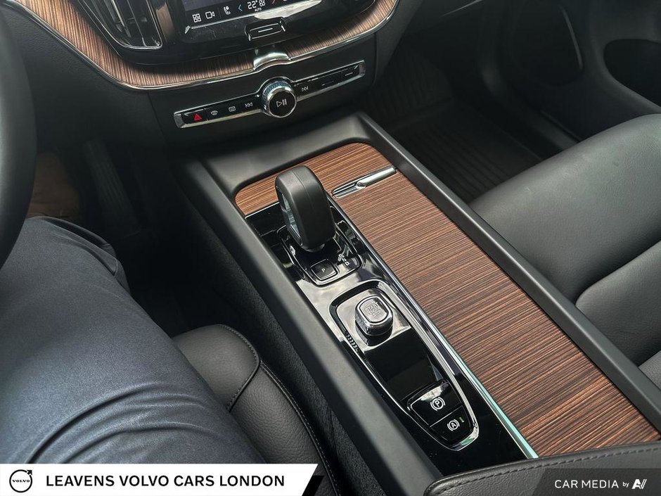 2024 Volvo XC60 PLUS DARK THEME-17