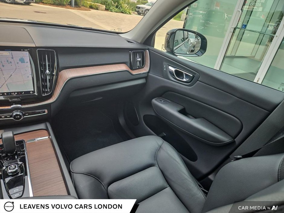 2024 Volvo XC60 PLUS DARK THEME-24