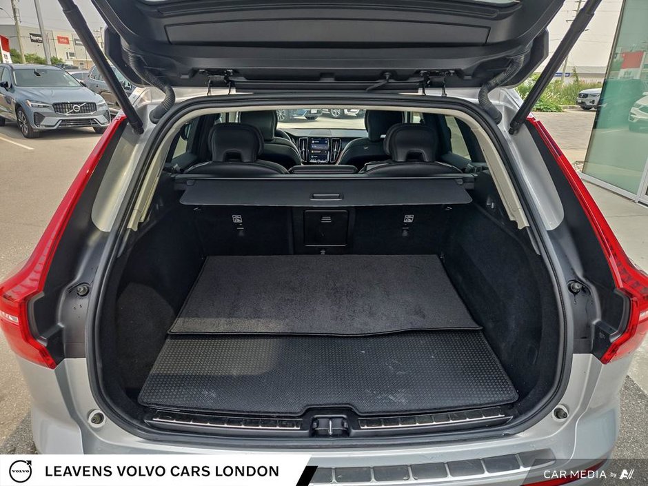 2024 Volvo XC60 PLUS DARK THEME-11