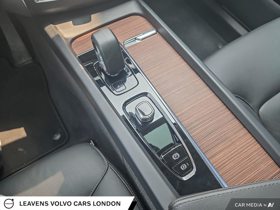 2024 Volvo XC60 PLUS DARK THEME-17