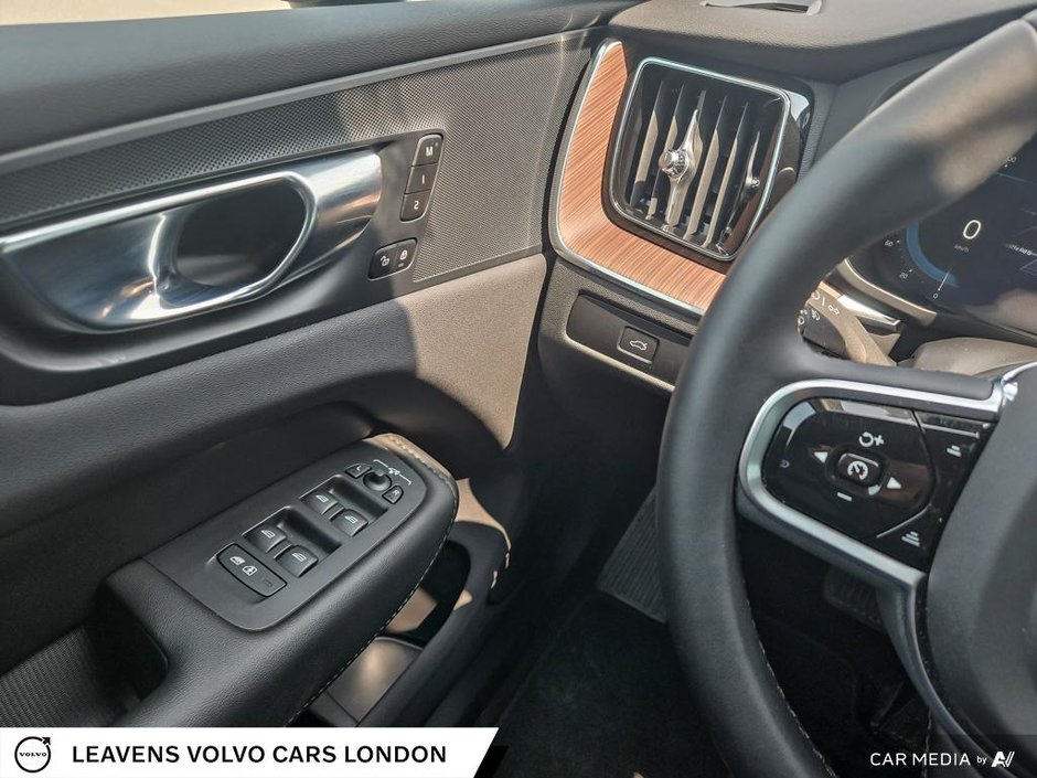 2024 Volvo XC60 PLUS DARK THEME-16