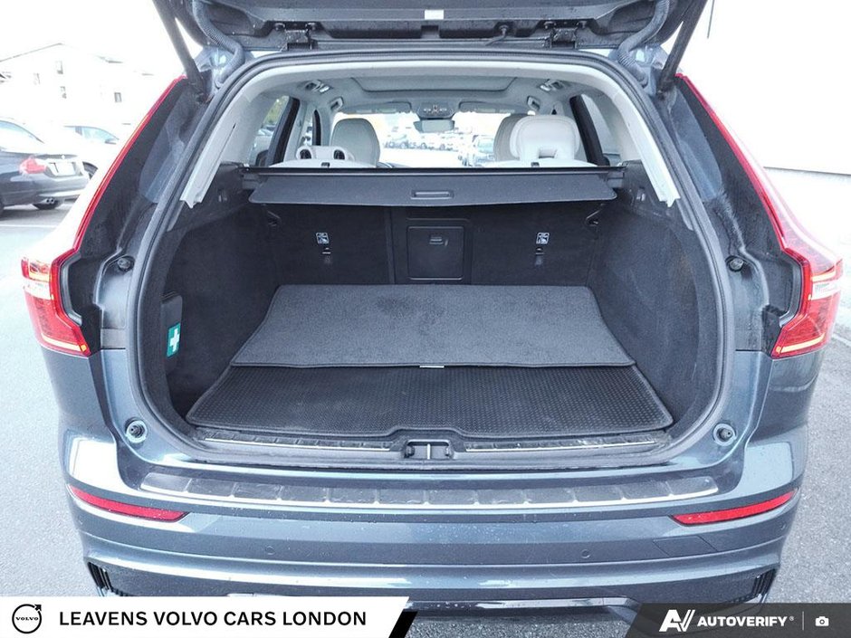 2024 Volvo XC60 PLUS DARK THEME-10