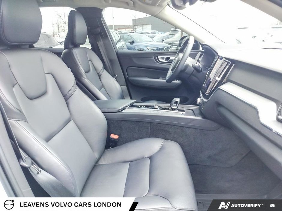 2024 Volvo XC60 CORE DARK THEME-21