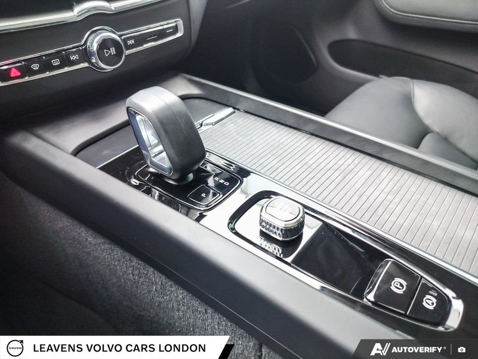 2024 Volvo XC60 CORE DARK THEME-17