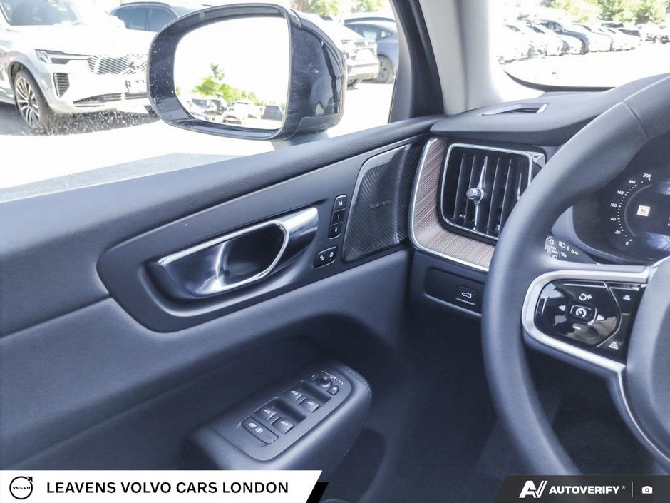 2024 Volvo XC60 PLUS DARK THEME-16