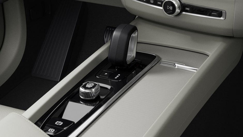 2025 Volvo XC60 CORE DARK THEME-8