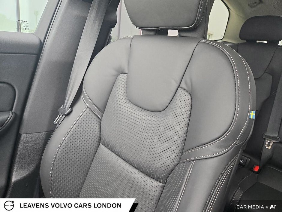 2025 Volvo XC60 ULTRA DARK THEME-25