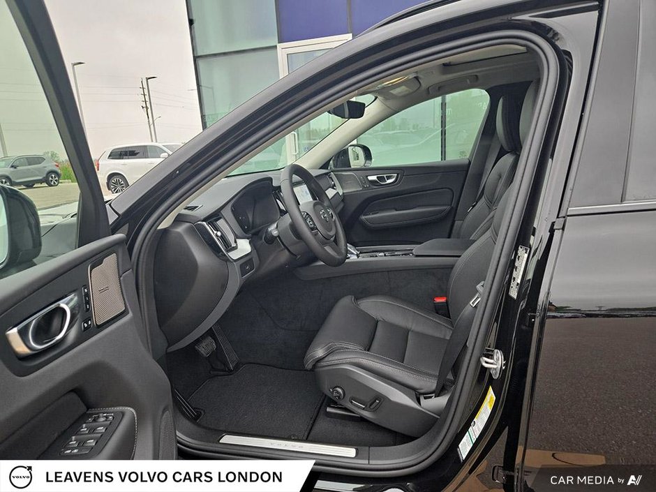 2025 Volvo XC60 ULTRA DARK THEME-28