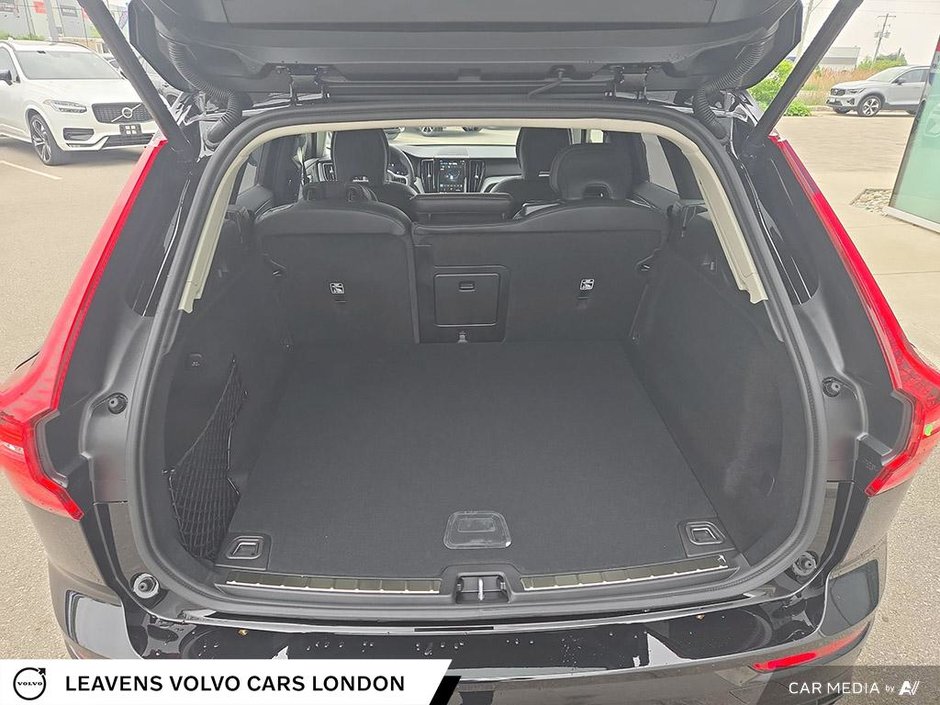 2025 Volvo XC60 ULTRA DARK THEME-11