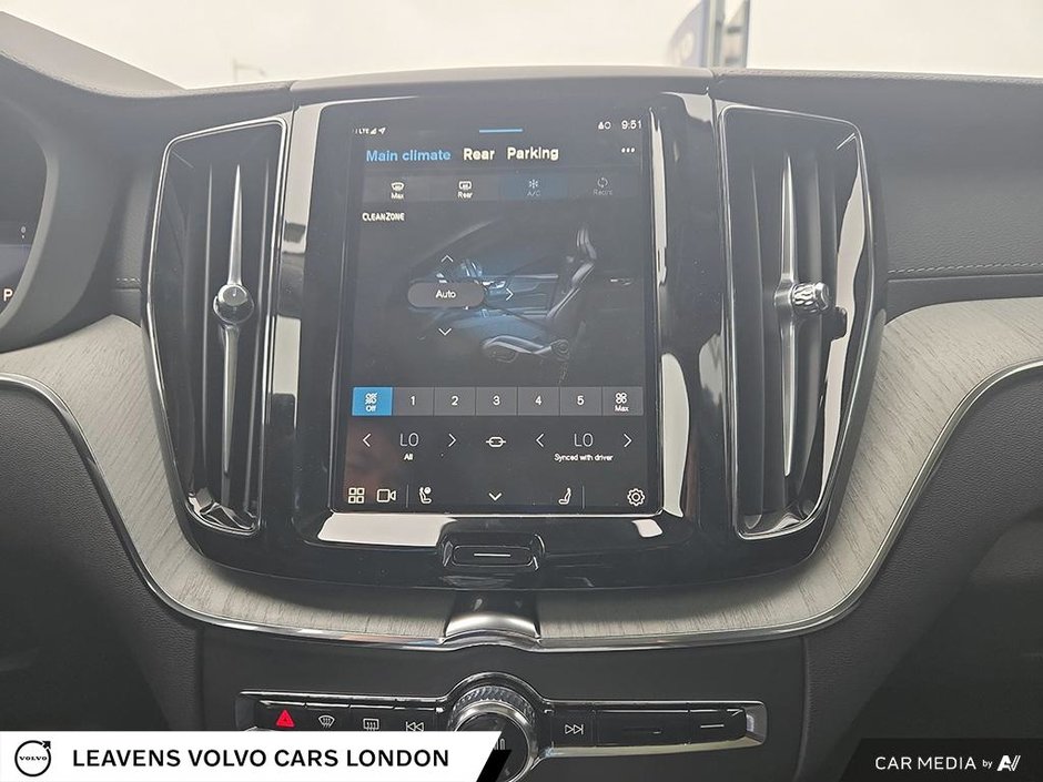 2025 Volvo XC60 ULTRA DARK THEME-22