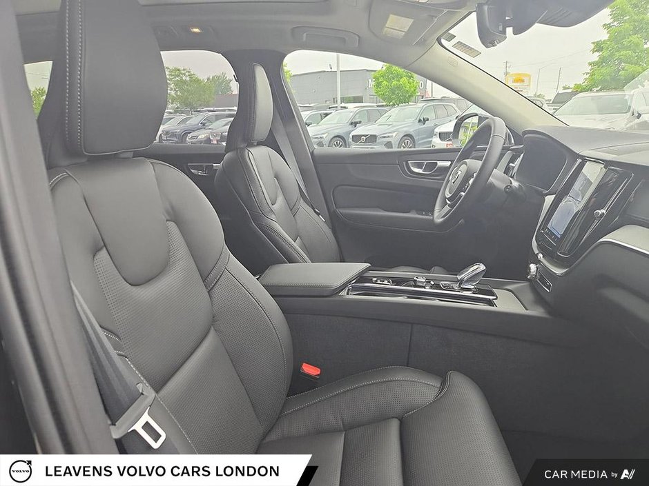 2025 Volvo XC60 ULTRA DARK THEME-26