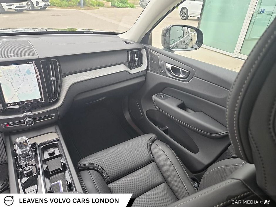 2025 Volvo XC60 ULTRA DARK THEME-24