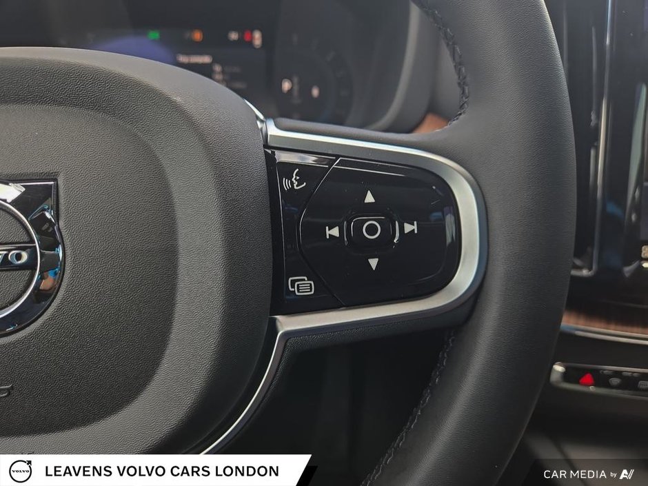 2025 Volvo XC60 PLUS DARK THEME-15