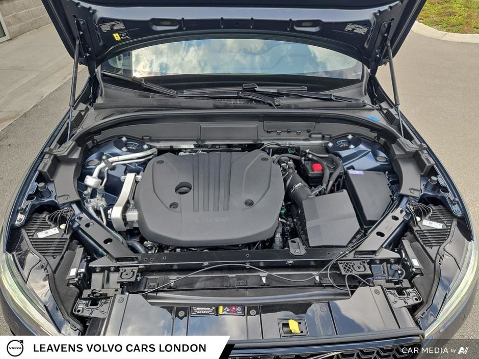2025 Volvo XC60 PLUS DARK THEME-9