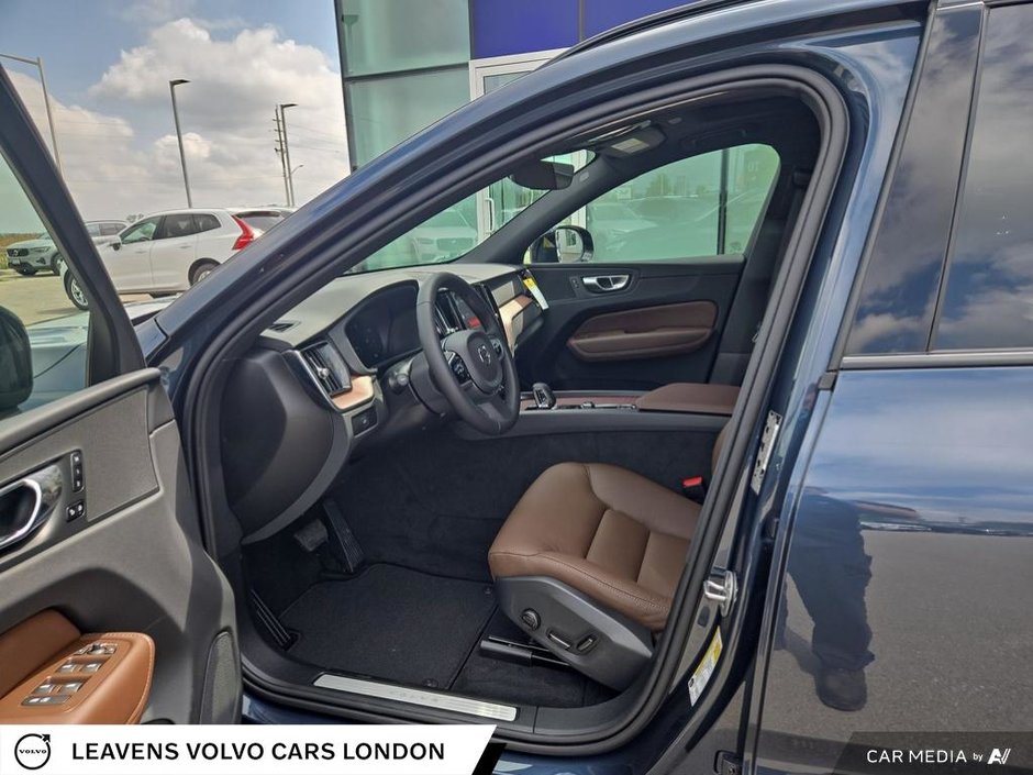 2025 Volvo XC60 PLUS DARK THEME-25