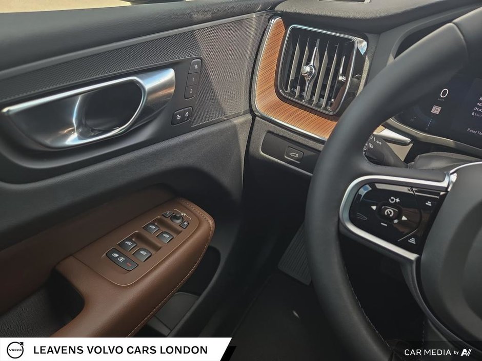 2025 Volvo XC60 PLUS DARK THEME-16